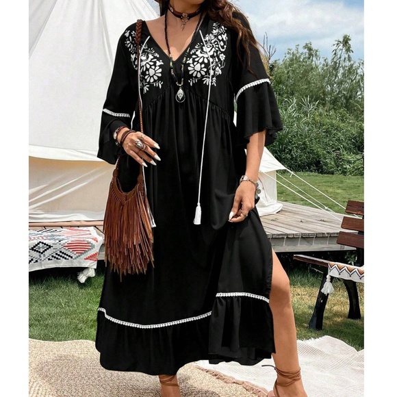 Plus Floral Print V neck 3/4 Sleeve Maxi Dress - Picture 4 of 9